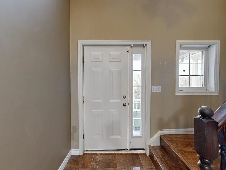961 Blythwood Rd — Photo 3