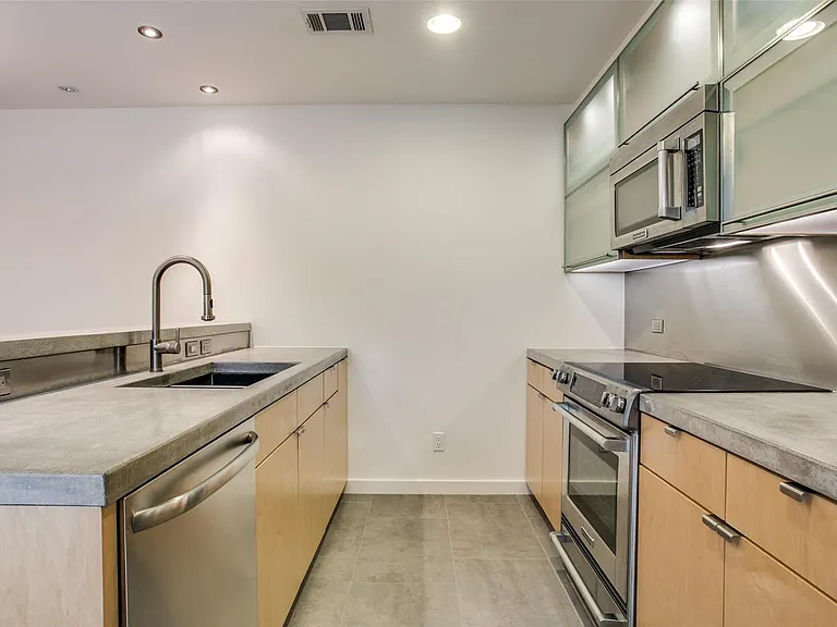 3945 Buena Vista St #C — Photo 13