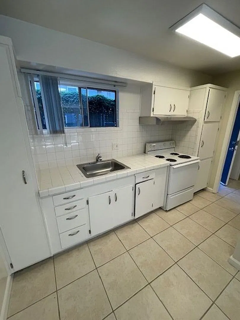 407 Fairmount Ave — Photo 2