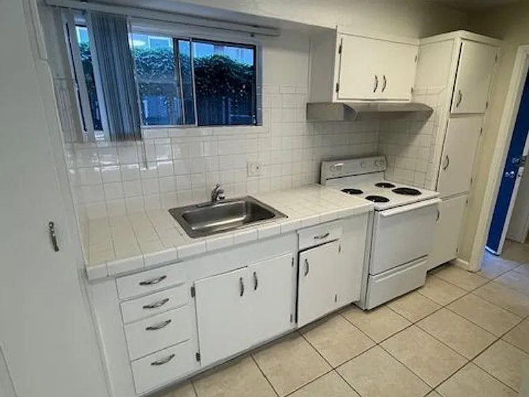 407 Fairmount Ave — Photo 2