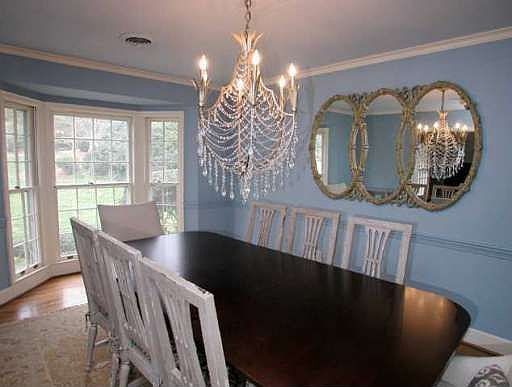 4th image of 858 Glenwood Dr