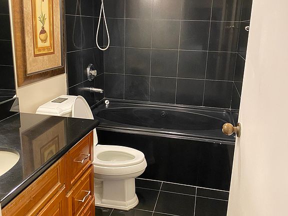 2nd image of 1088 Bishop St APT 3805