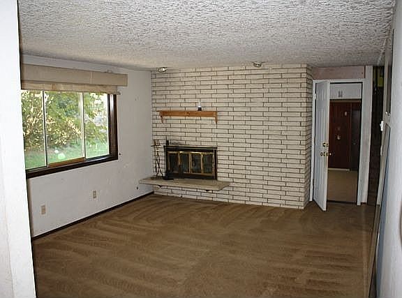 5th image of 4600 NE 112th Cir