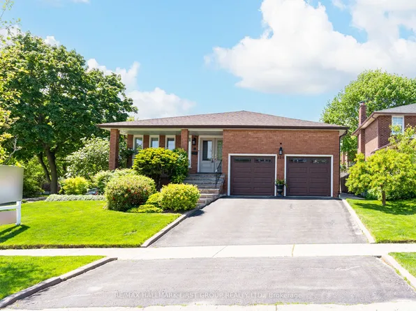 520 McLeod Cres, Pickering, ON L1W 3M5