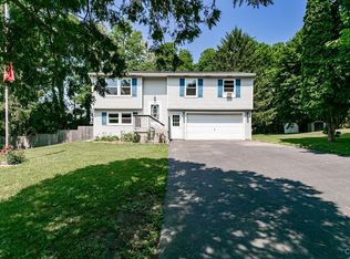 6240 Tobinlea Cir, East Syracuse, NY 13057