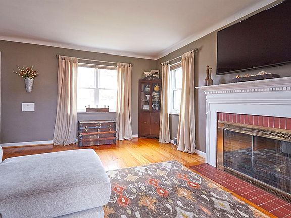 5th image of 1129 Covedale Ave