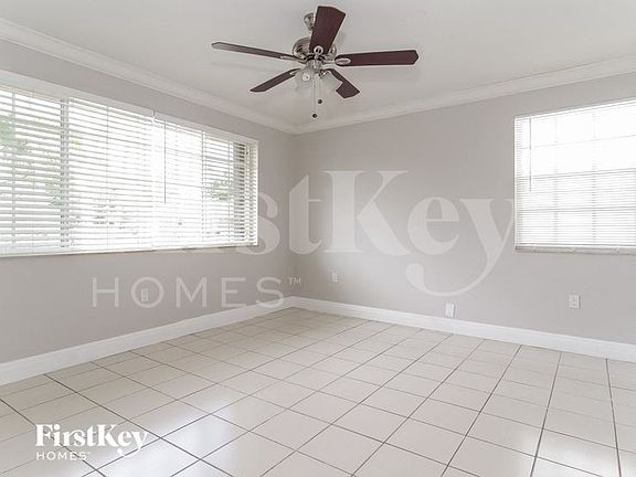 3rd image of 809 SW 8th Ave