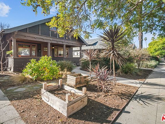 3rd image of 2062 W 29th Pl