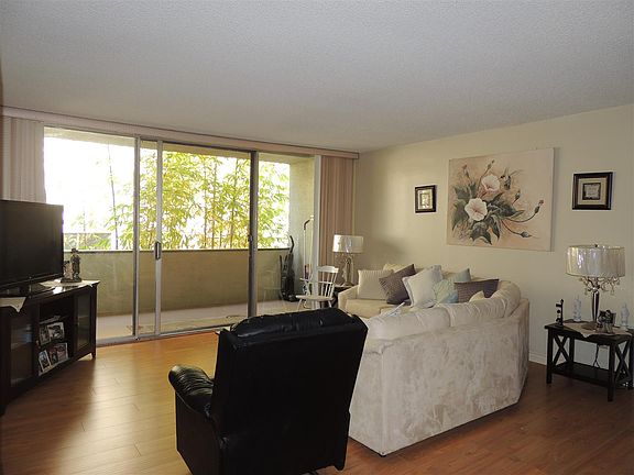 2nd image of 211 S Wilson Ave Unit 207