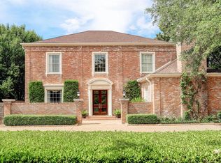 3220 Huntingdon Pl, Houston, TX 77019