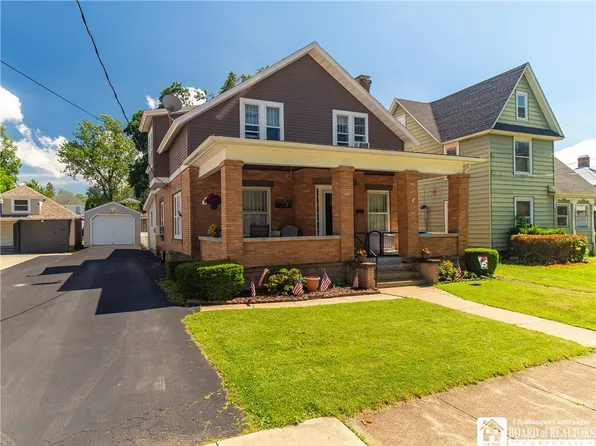 28 McClurg St, Westfield, NY 14787