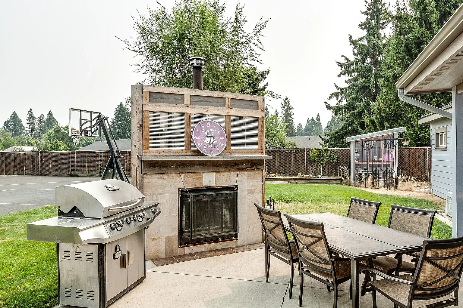 6 bed, 4.5 bath, 4172 sqft, $3,750 — Photo 4
