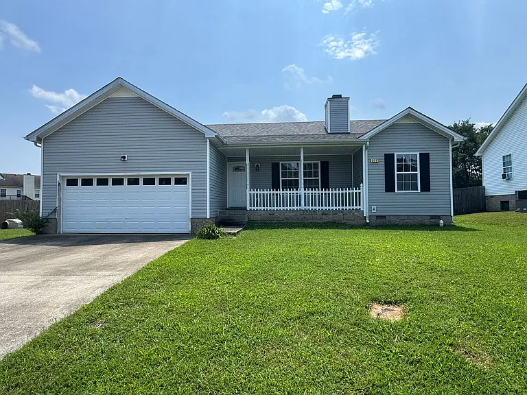 371 Andrew Dr — Photo 1