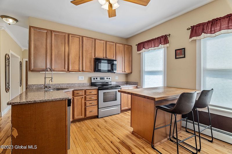 4th image of 111 Fairview Avenue