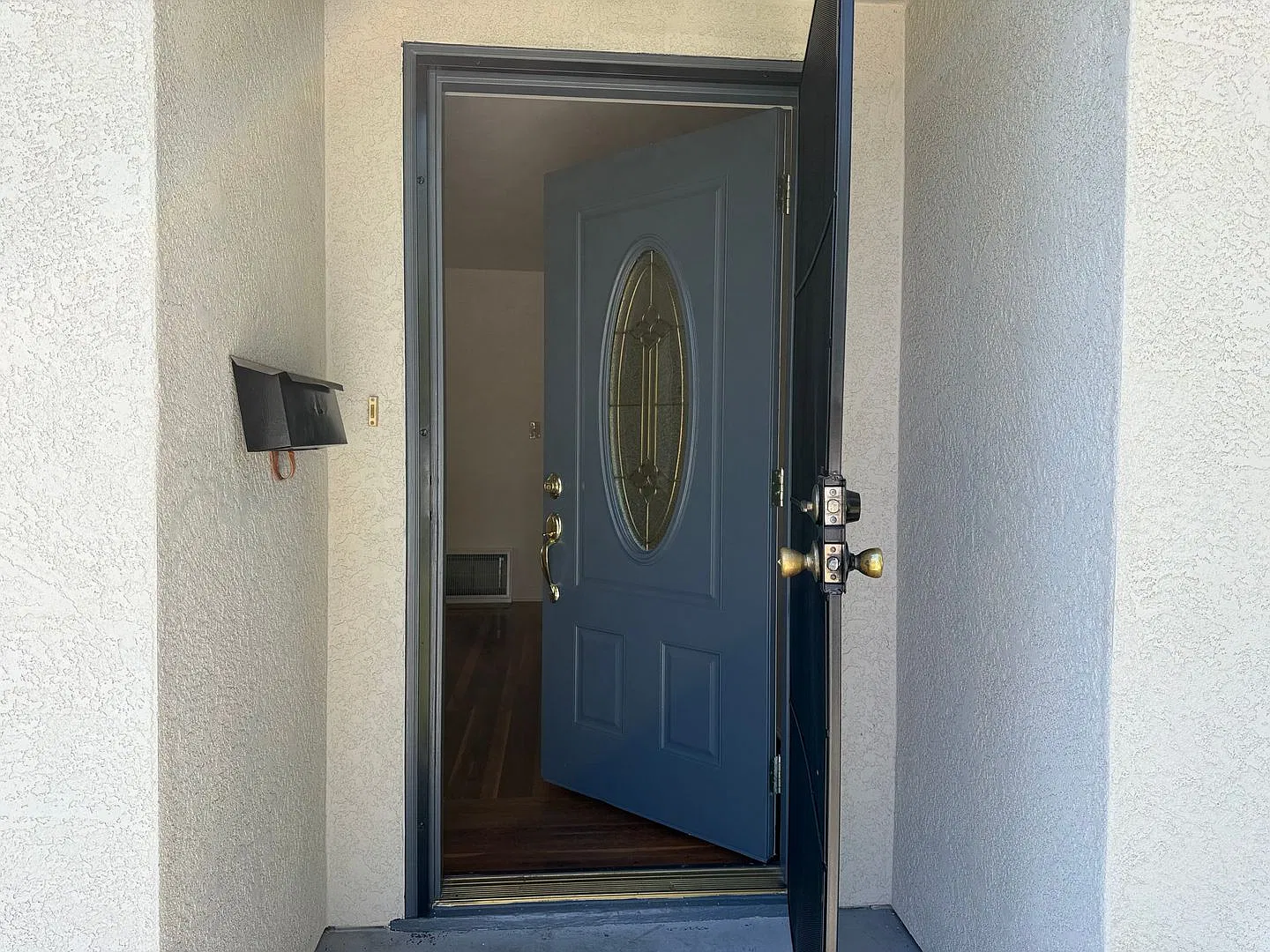 Charming Bungalow in established neighborhood! — Photo 3