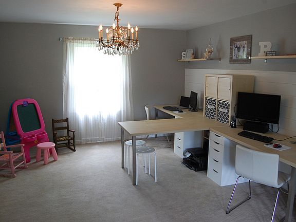 2nd image of 1118 W Pembrook Dr