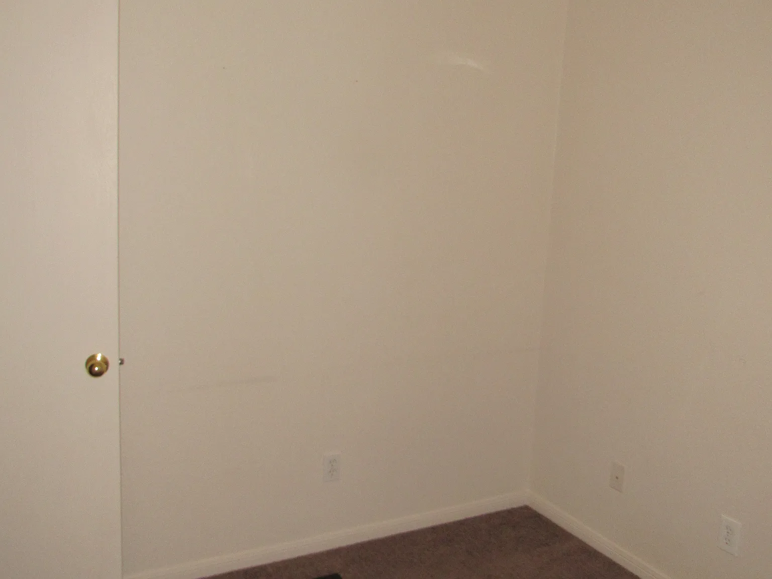 3 bed, 1.5 bath, 1050 sqft, $750 — Photo 2