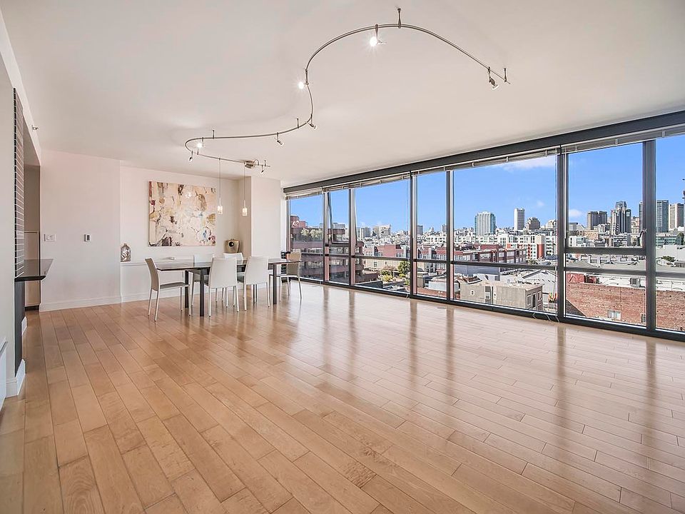 1st image of 250 King St Unit 816