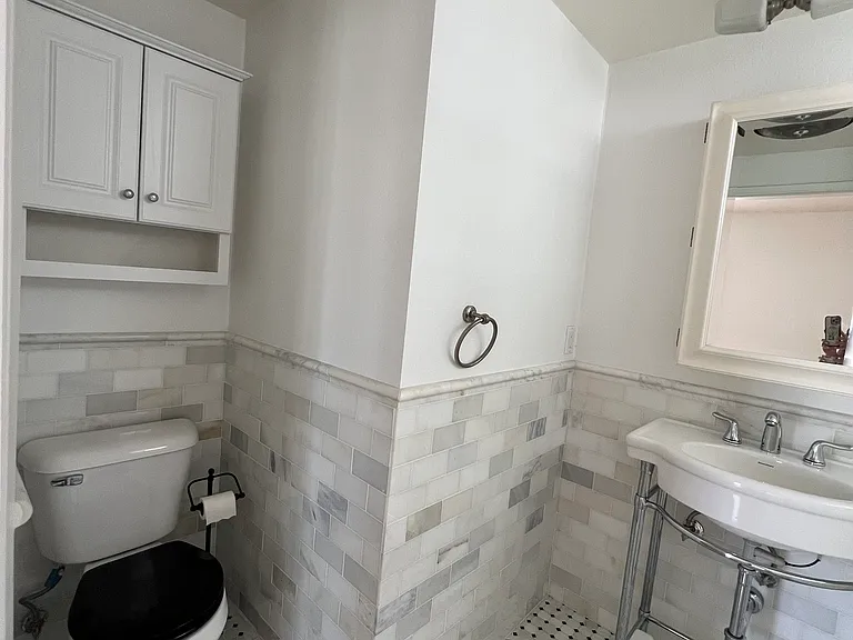 622 S Barrington Ave #301 — Photo 9