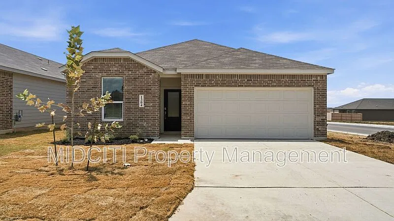 4 bed, 3.0 bath, 2024 sqft, $2,200 — Photo 1