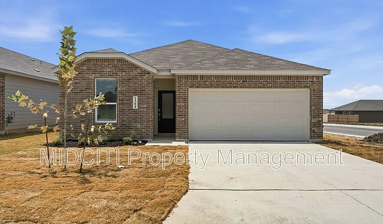 1304 Apron Trl — Photo 1