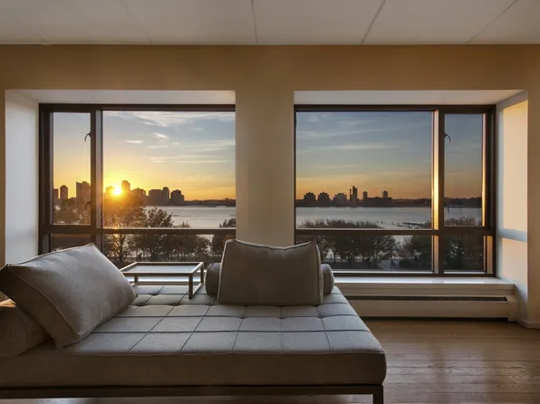 374 West 11th Street image 1 of 13