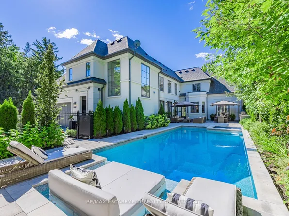 393 Maple Grove Dr, Oakville, ON L6J 4V8