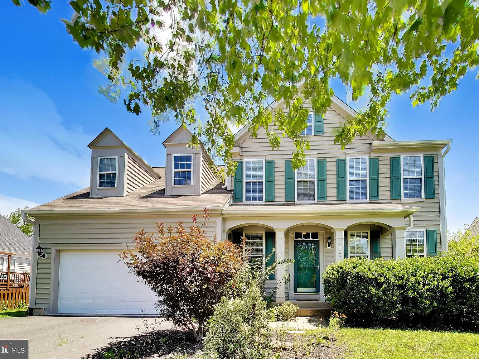 5 bed, 3.5 bath, 3244 sqft, $3,500 — Photo 3