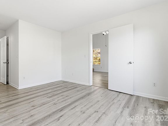 5th image of 6113 Windsor Gate Ln