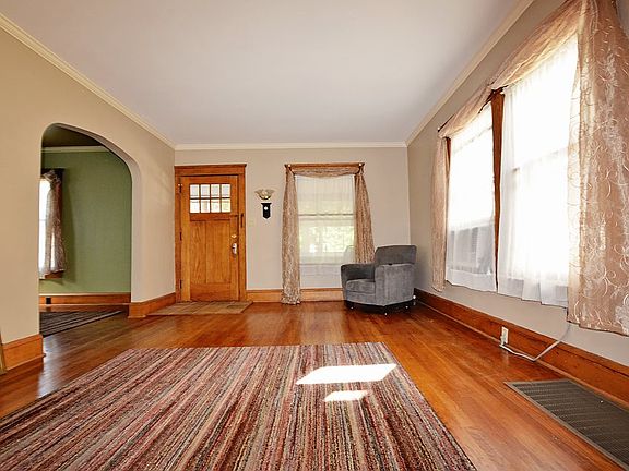 4th image of 1009 S West Ave