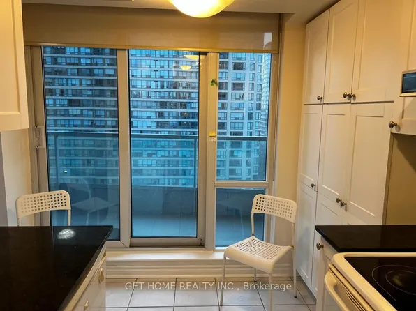 1 Elm Dr W, Mississauga, ON