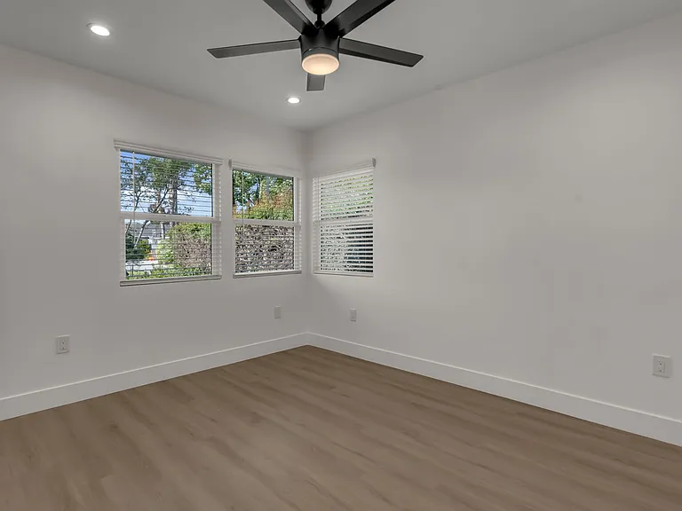 15208 Fernview St #15208 — Photo 11