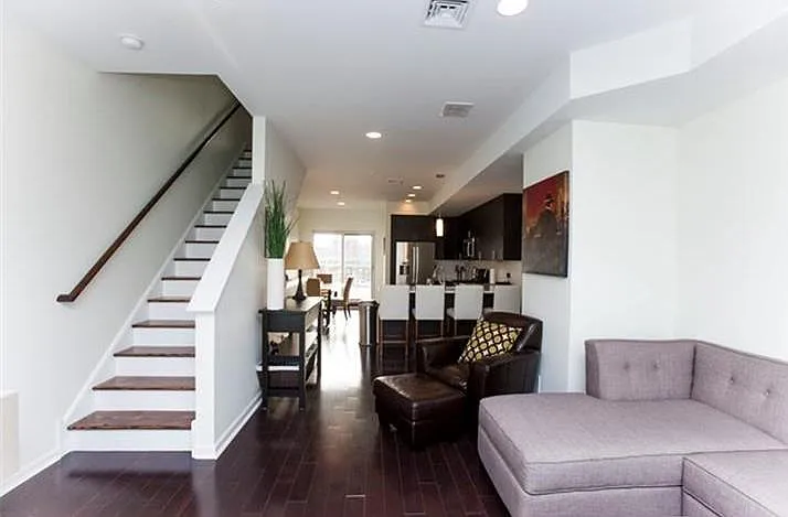 1310 N Hope St — Photo 5