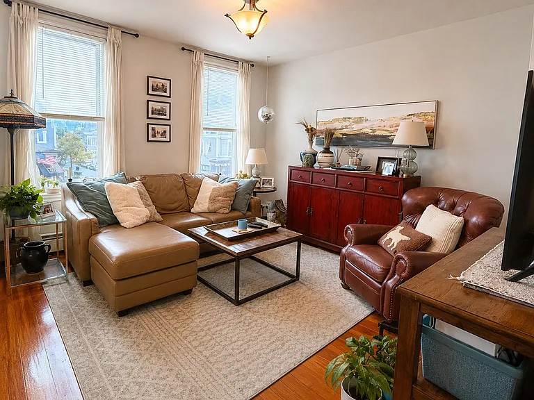 702 E Broadway #2L — Photo 9