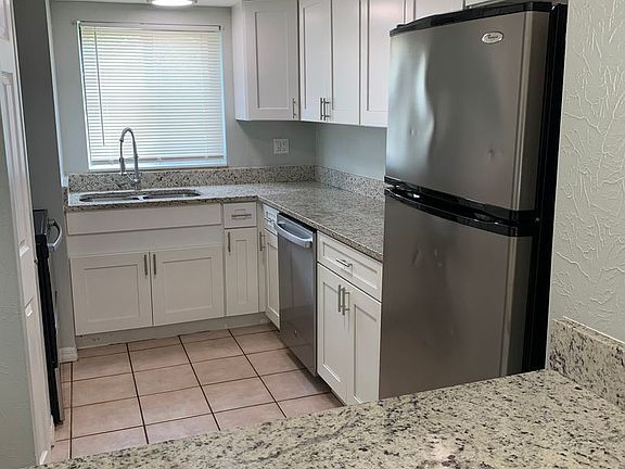 4th image of 2522 S Oak Ave #C