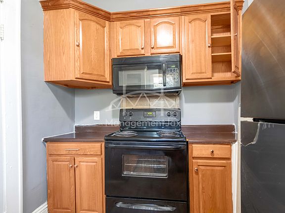 4th image of 1011 Alderside St
