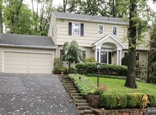 10 Wyncote Rd, Ho Ho Kus, NJ 07423