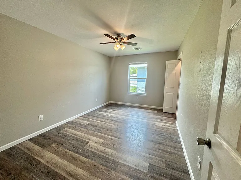 1007 N Quincy Ave — Photo 15