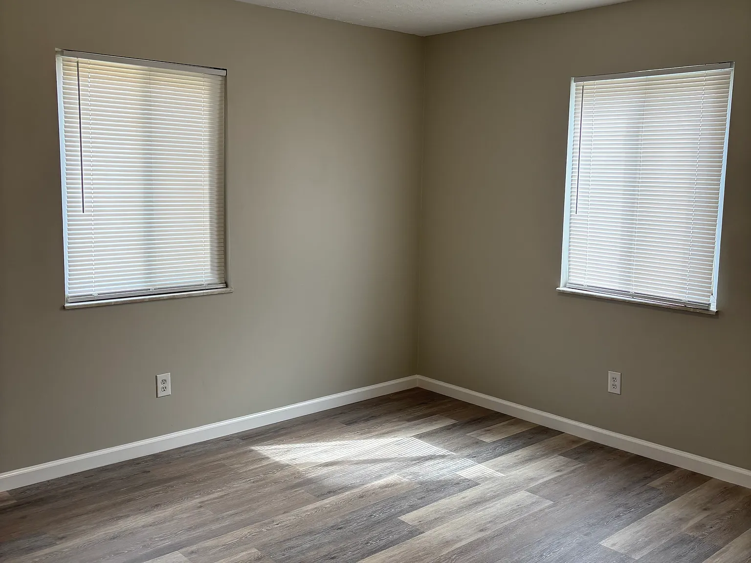 2 bed, 900 sqft, $1,050 — Photo 3