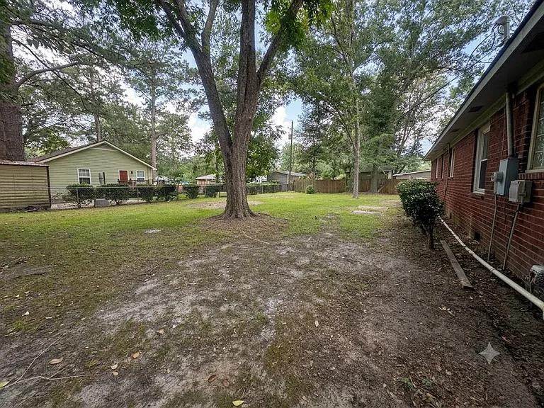 606 Eugenia St — Photo 17