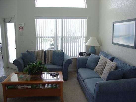 TM4P224TC-living-area