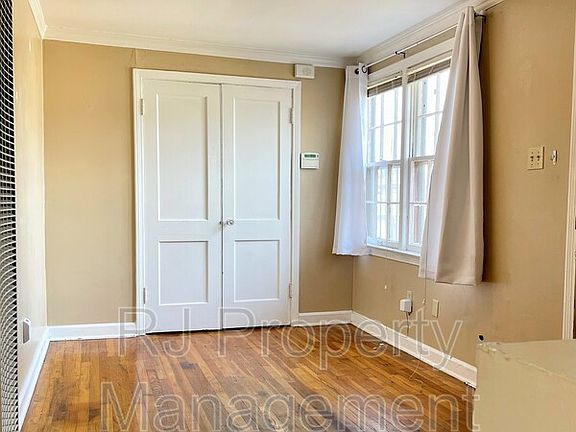 5th image of 646 Maury St