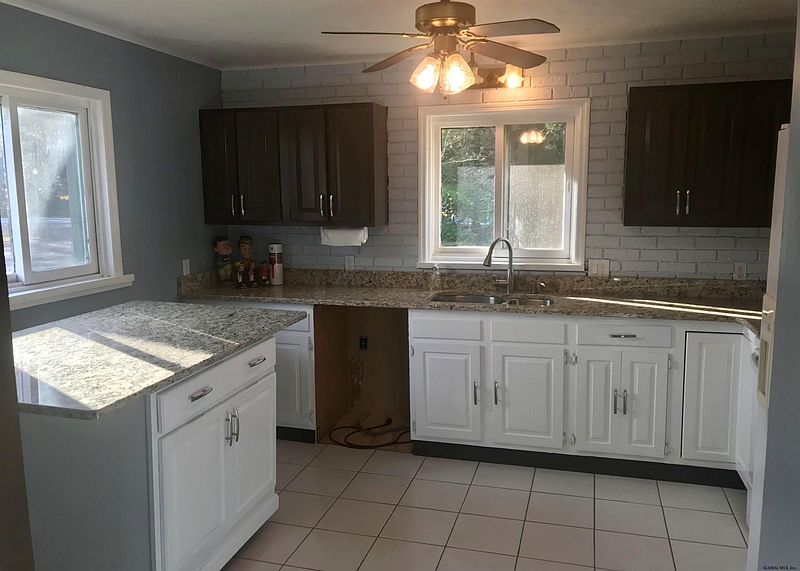 3rd image of 455 DIAMOND POINT Road