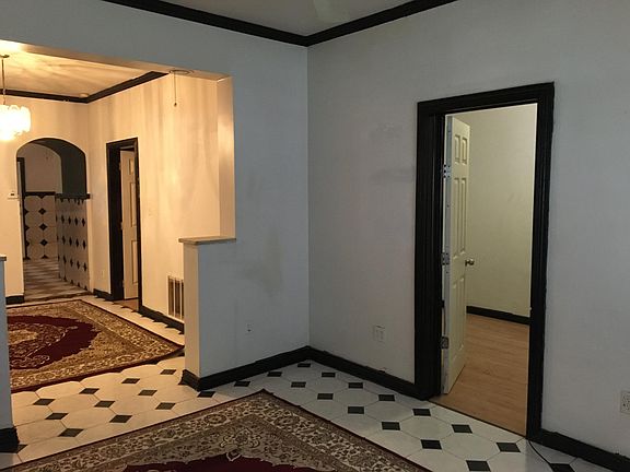 5th image of 2427 W Lexington St Unit 1