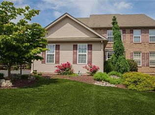 2022 Rolling Meadow Dr, Macungie, PA 18062