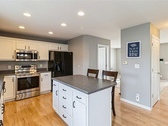 5th image of 470 SE Carefree Ln