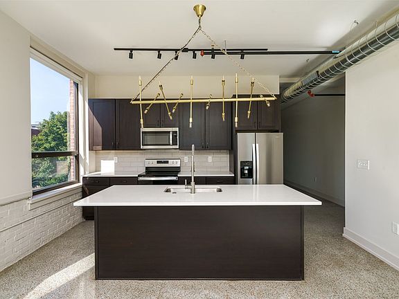 4th image of 875 Michigan Ave Unit 302