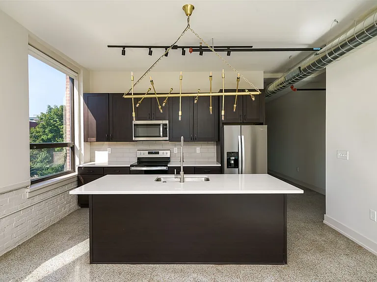 875 Michigan Ave — Photo 37