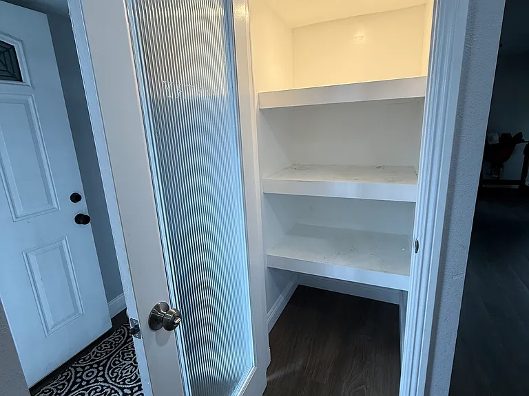 927 University Ave — Photo 13