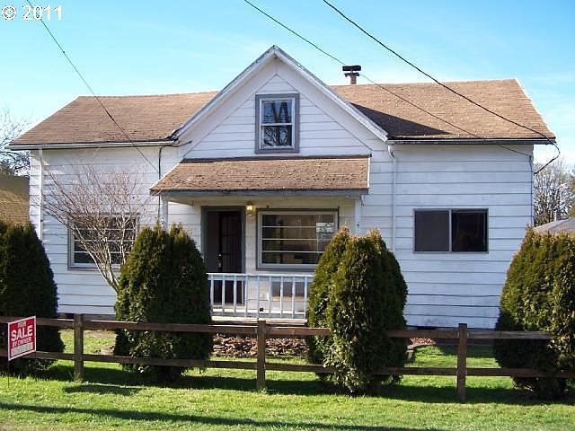 Home for Sale in Oregon City, Oregon $145,900